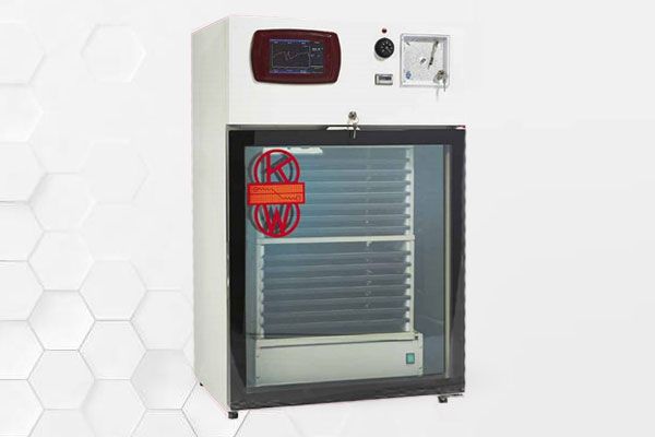 Incubators and shakers for storing blood platelets